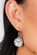 Load image into Gallery viewer, Poppy Persuasion - Red - SassyChicGlitz