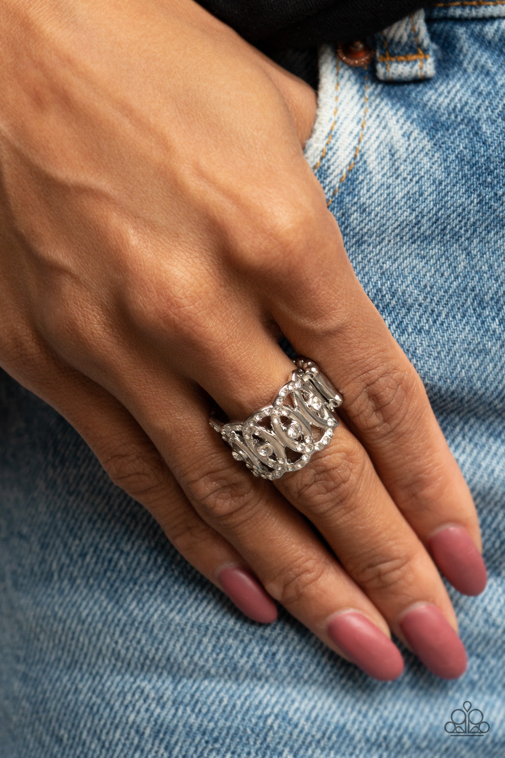 OVAL-Ruled - White - SassyChicGlitz